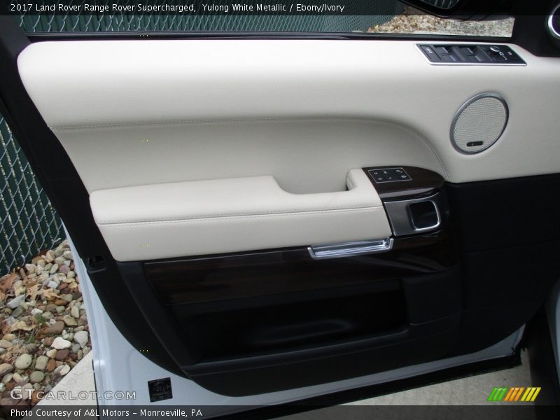 Yulong White Metallic / Ebony/Ivory 2017 Land Rover Range Rover Supercharged