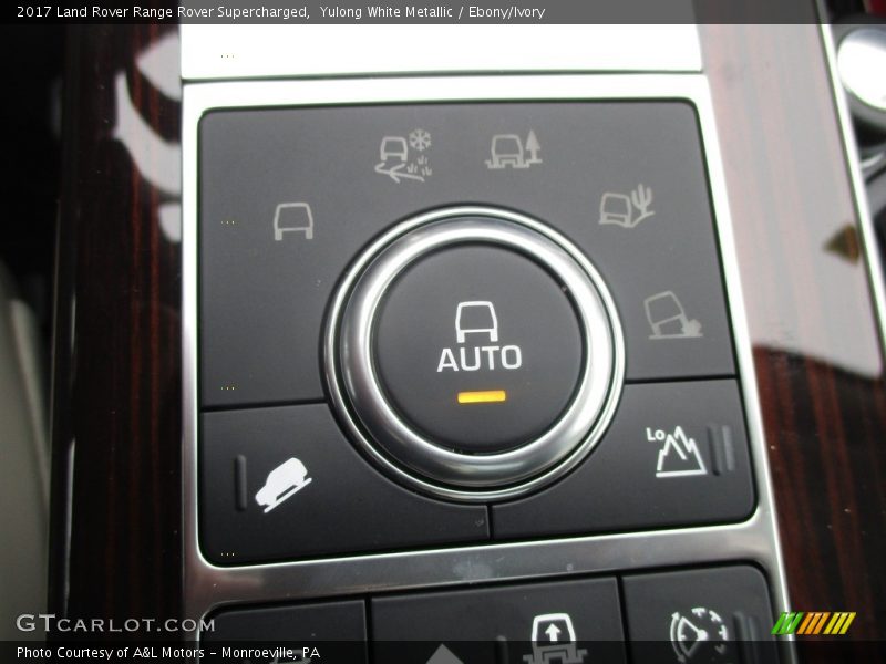 Yulong White Metallic / Ebony/Ivory 2017 Land Rover Range Rover Supercharged