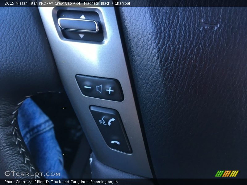 Magnetic Black / Charcoal 2015 Nissan Titan PRO-4X Crew Cab 4x4