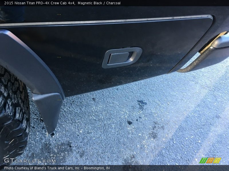Magnetic Black / Charcoal 2015 Nissan Titan PRO-4X Crew Cab 4x4