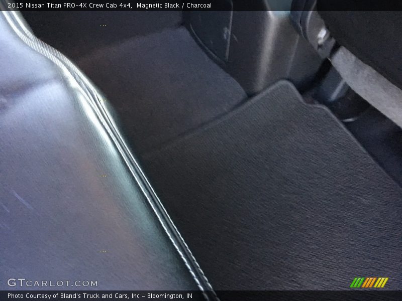 Magnetic Black / Charcoal 2015 Nissan Titan PRO-4X Crew Cab 4x4