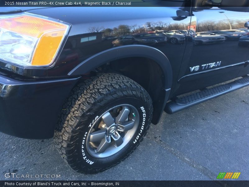 Magnetic Black / Charcoal 2015 Nissan Titan PRO-4X Crew Cab 4x4