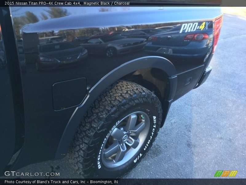 Magnetic Black / Charcoal 2015 Nissan Titan PRO-4X Crew Cab 4x4