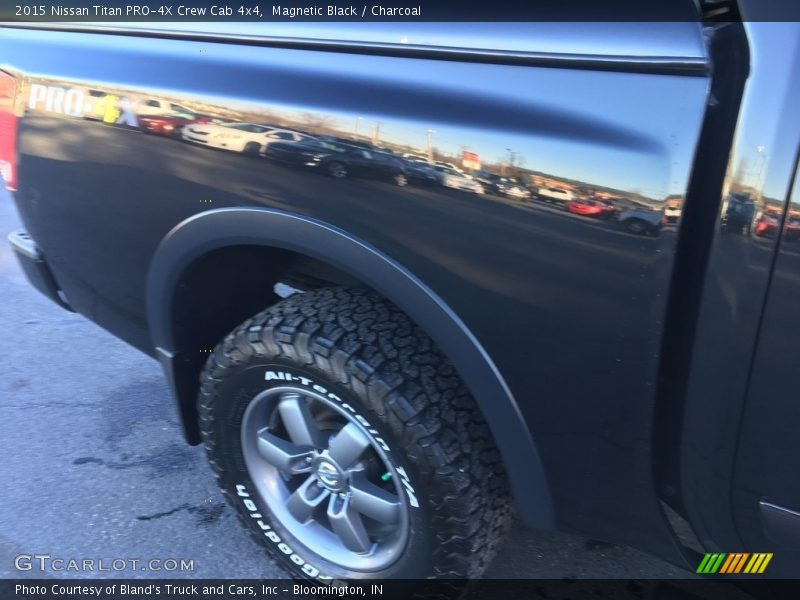 Magnetic Black / Charcoal 2015 Nissan Titan PRO-4X Crew Cab 4x4