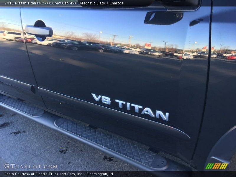 Magnetic Black / Charcoal 2015 Nissan Titan PRO-4X Crew Cab 4x4