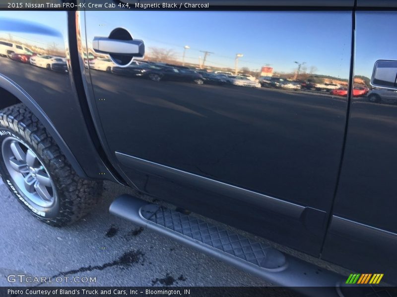 Magnetic Black / Charcoal 2015 Nissan Titan PRO-4X Crew Cab 4x4