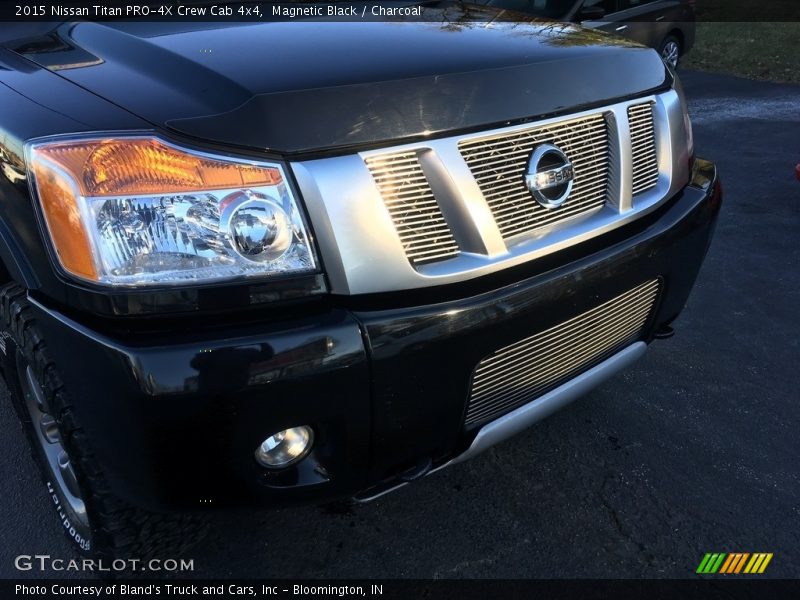 Magnetic Black / Charcoal 2015 Nissan Titan PRO-4X Crew Cab 4x4