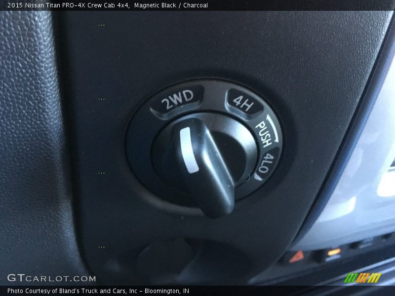 Magnetic Black / Charcoal 2015 Nissan Titan PRO-4X Crew Cab 4x4