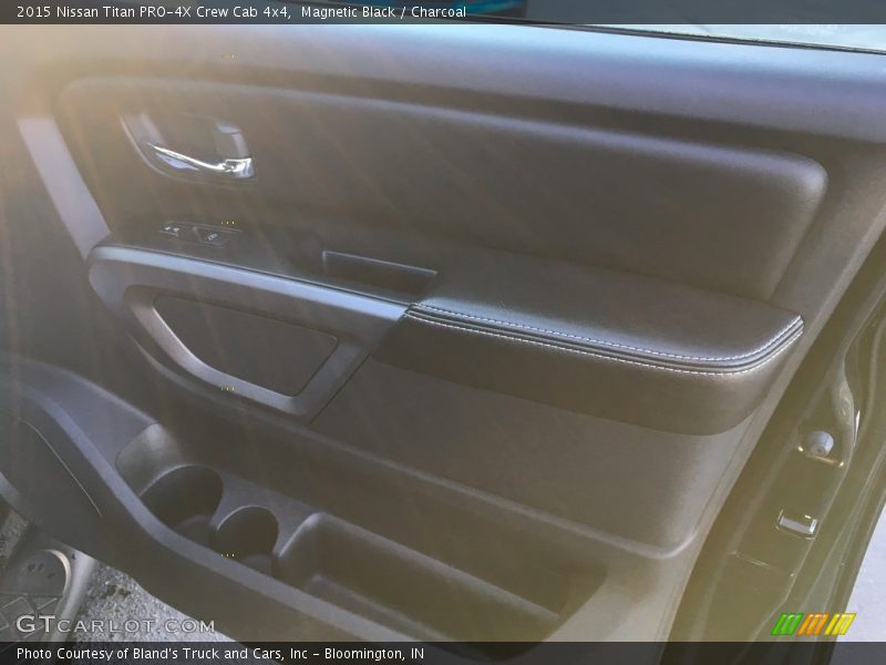 Magnetic Black / Charcoal 2015 Nissan Titan PRO-4X Crew Cab 4x4