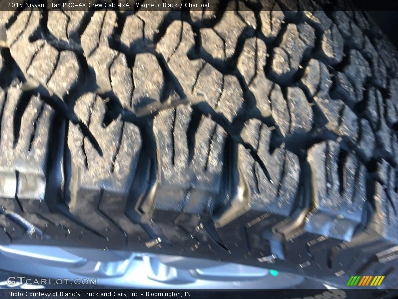 Magnetic Black / Charcoal 2015 Nissan Titan PRO-4X Crew Cab 4x4