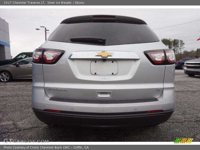 Silver Ice Metallic / Ebony 2017 Chevrolet Traverse LT