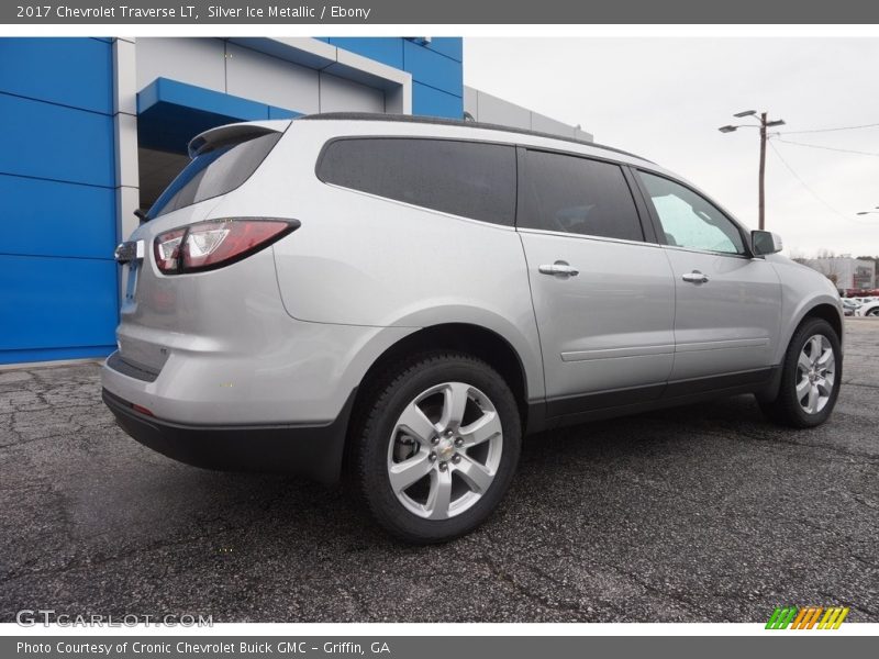 Silver Ice Metallic / Ebony 2017 Chevrolet Traverse LT