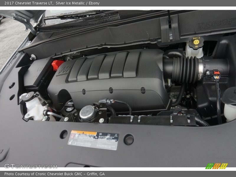 Silver Ice Metallic / Ebony 2017 Chevrolet Traverse LT