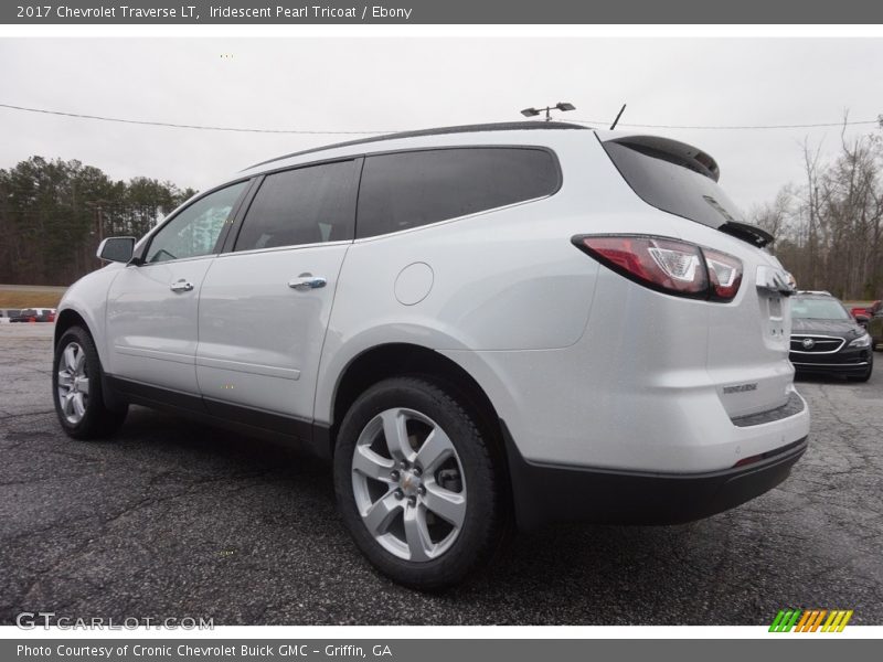 Iridescent Pearl Tricoat / Ebony 2017 Chevrolet Traverse LT