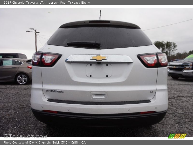 Iridescent Pearl Tricoat / Ebony 2017 Chevrolet Traverse LT
