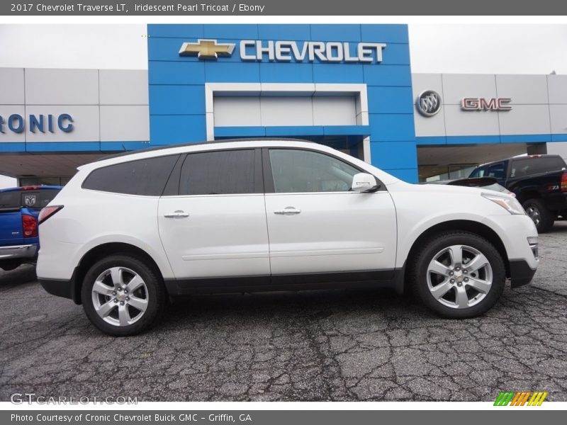 Iridescent Pearl Tricoat / Ebony 2017 Chevrolet Traverse LT