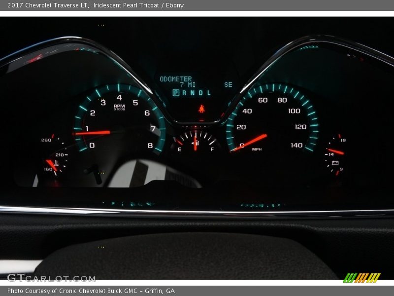 Iridescent Pearl Tricoat / Ebony 2017 Chevrolet Traverse LT