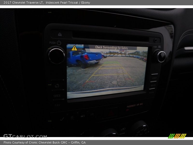 Iridescent Pearl Tricoat / Ebony 2017 Chevrolet Traverse LT