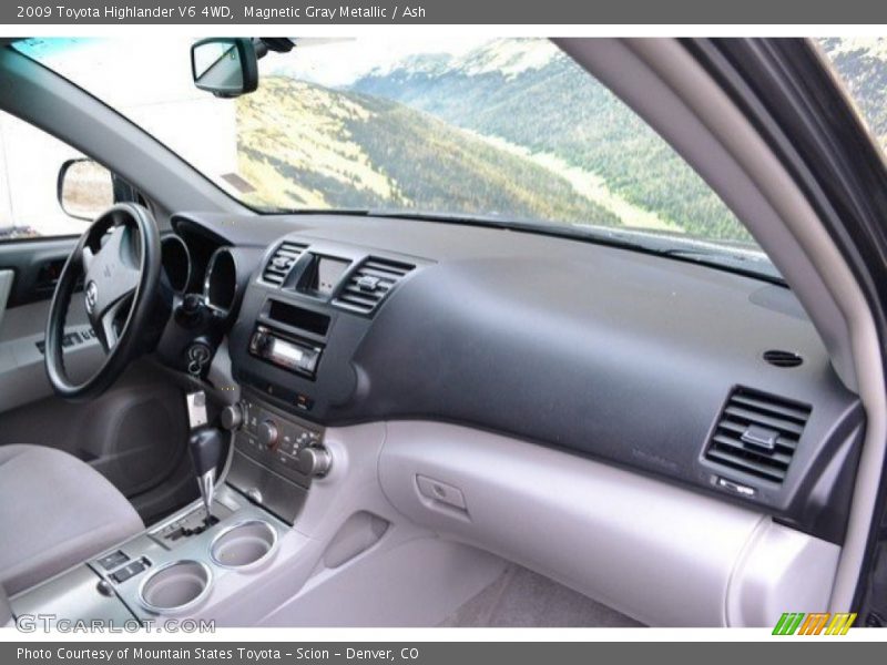 Magnetic Gray Metallic / Ash 2009 Toyota Highlander V6 4WD