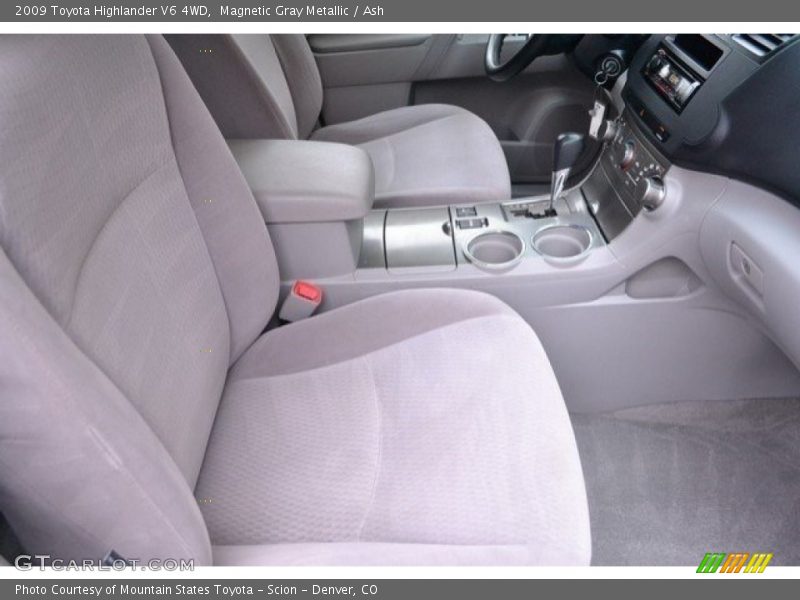Magnetic Gray Metallic / Ash 2009 Toyota Highlander V6 4WD