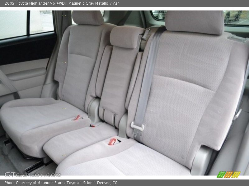 Magnetic Gray Metallic / Ash 2009 Toyota Highlander V6 4WD