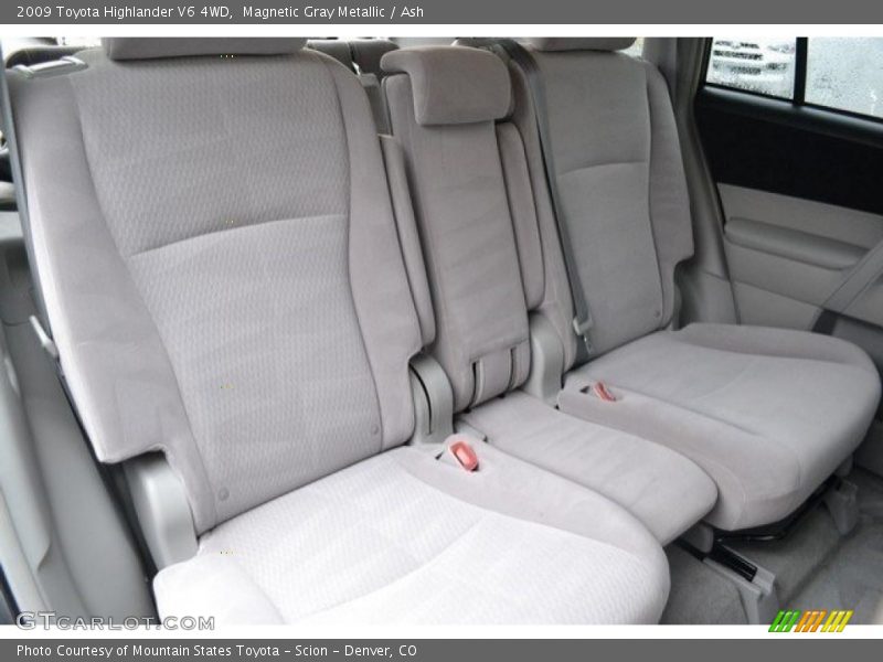 Magnetic Gray Metallic / Ash 2009 Toyota Highlander V6 4WD