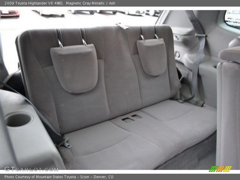 Magnetic Gray Metallic / Ash 2009 Toyota Highlander V6 4WD