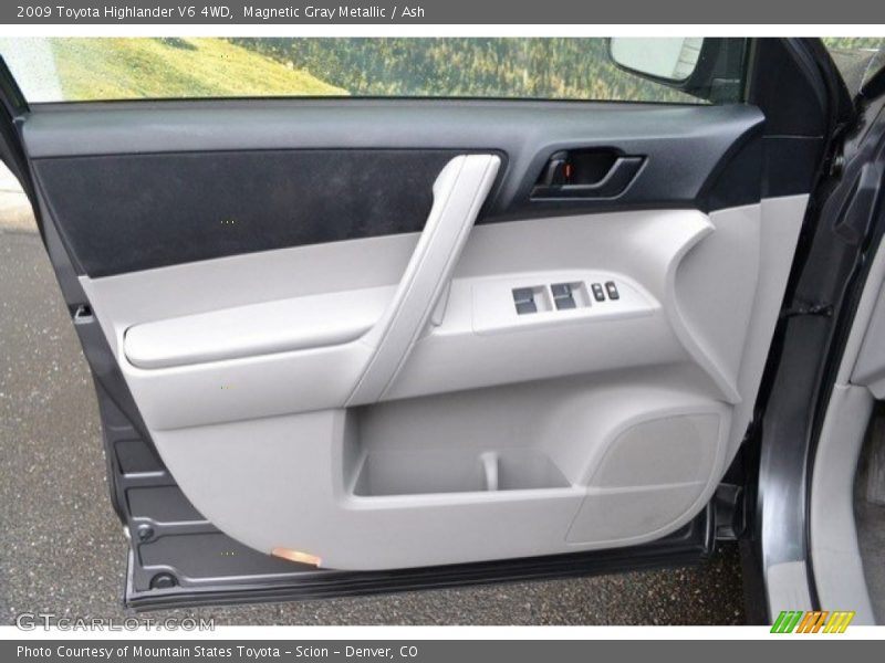 Magnetic Gray Metallic / Ash 2009 Toyota Highlander V6 4WD