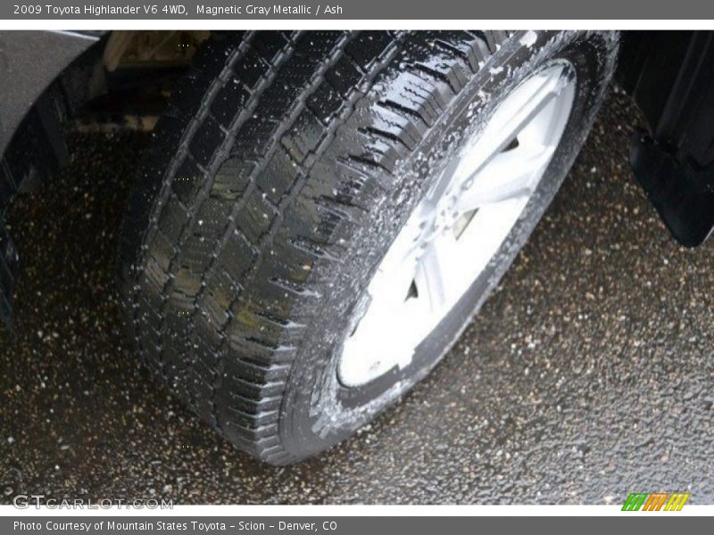 Magnetic Gray Metallic / Ash 2009 Toyota Highlander V6 4WD
