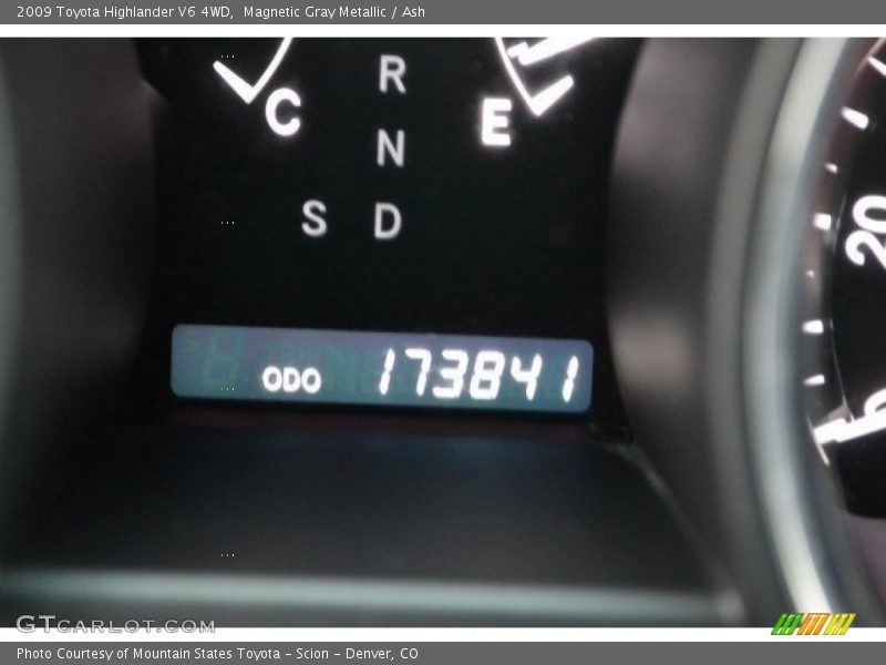 Magnetic Gray Metallic / Ash 2009 Toyota Highlander V6 4WD