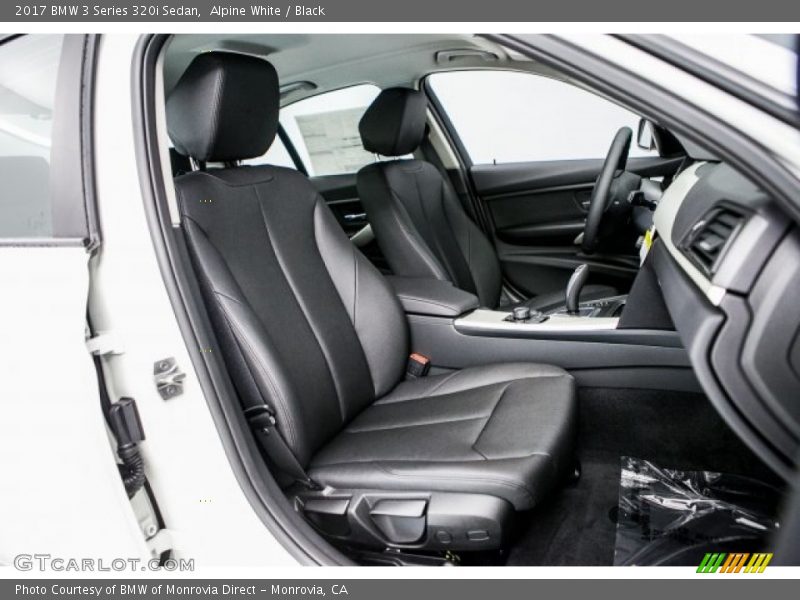 Alpine White / Black 2017 BMW 3 Series 320i Sedan