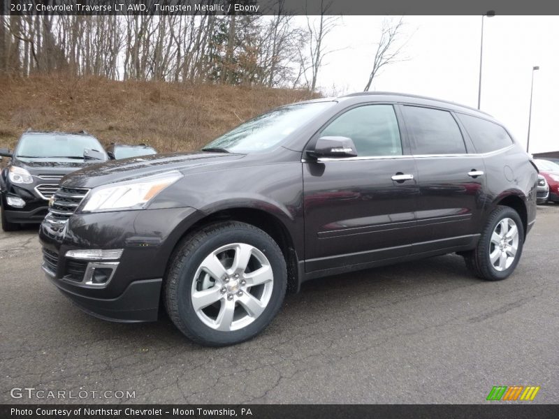 Front 3/4 View of 2017 Traverse LT AWD