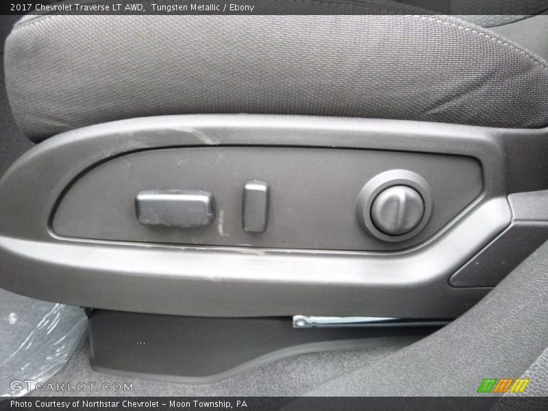 Tungsten Metallic / Ebony 2017 Chevrolet Traverse LT AWD