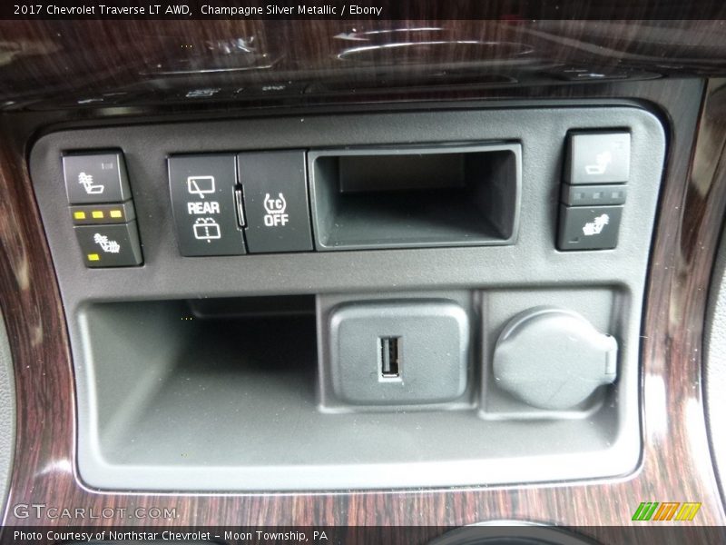 Champagne Silver Metallic / Ebony 2017 Chevrolet Traverse LT AWD