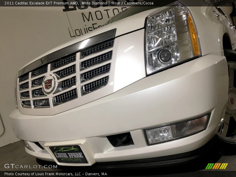 White Diamond Tricoat / Cashmere/Cocoa 2011 Cadillac Escalade EXT Premium AWD
