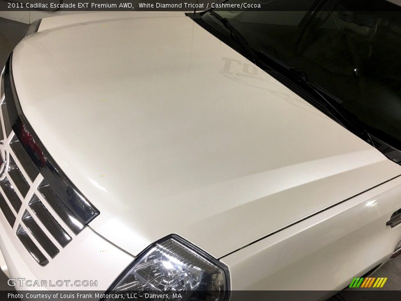 White Diamond Tricoat / Cashmere/Cocoa 2011 Cadillac Escalade EXT Premium AWD