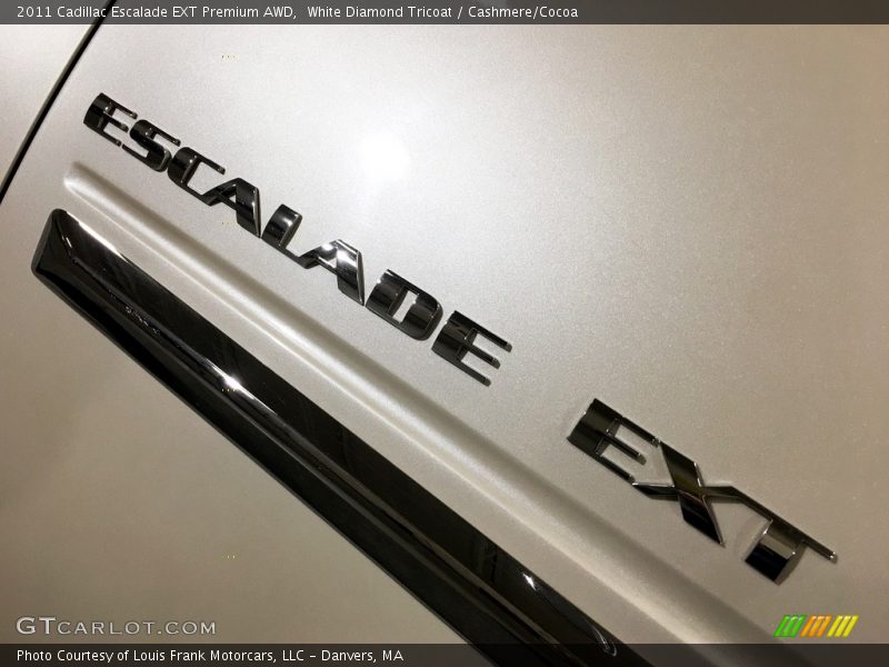 White Diamond Tricoat / Cashmere/Cocoa 2011 Cadillac Escalade EXT Premium AWD