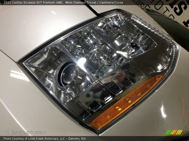 White Diamond Tricoat / Cashmere/Cocoa 2011 Cadillac Escalade EXT Premium AWD