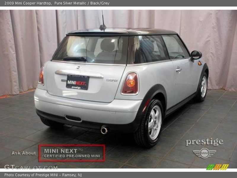 Pure Silver Metallic / Black/Grey 2009 Mini Cooper Hardtop