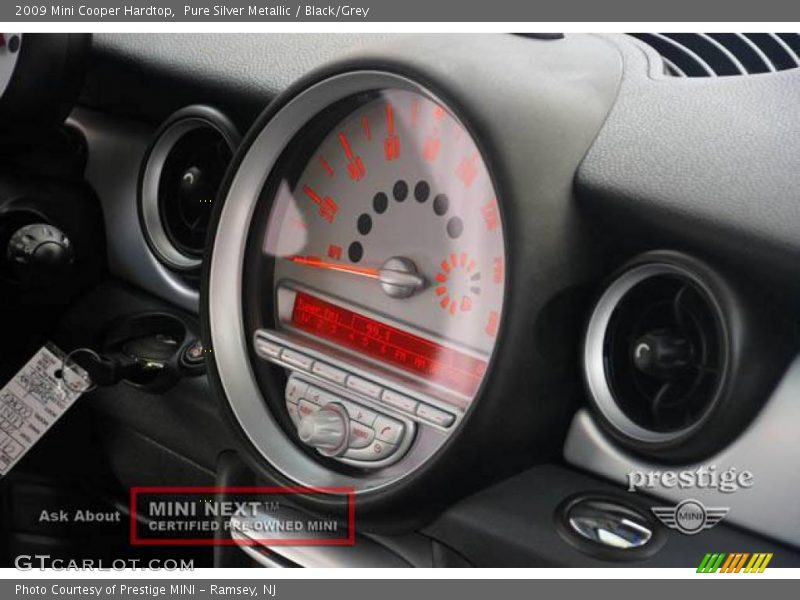 Pure Silver Metallic / Black/Grey 2009 Mini Cooper Hardtop