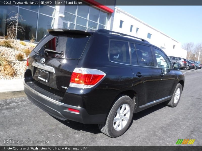 Black / Sand Beige 2013 Toyota Highlander SE 4WD