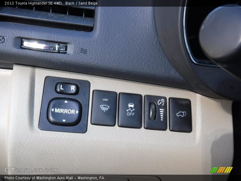 Black / Sand Beige 2013 Toyota Highlander SE 4WD