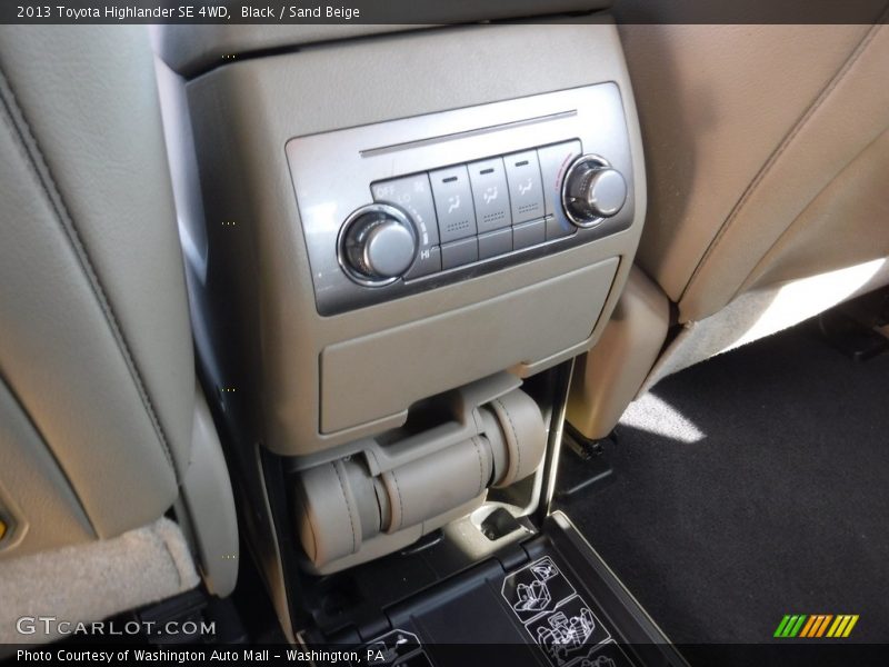 Black / Sand Beige 2013 Toyota Highlander SE 4WD