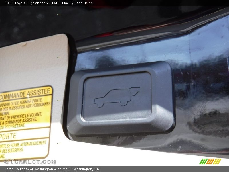 Black / Sand Beige 2013 Toyota Highlander SE 4WD