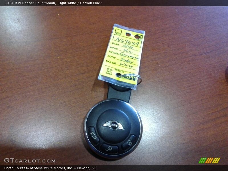 Light White / Carbon Black 2014 Mini Cooper Countryman