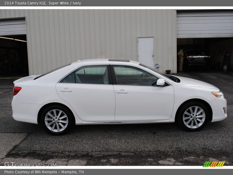 Super White / Ivory 2014 Toyota Camry XLE