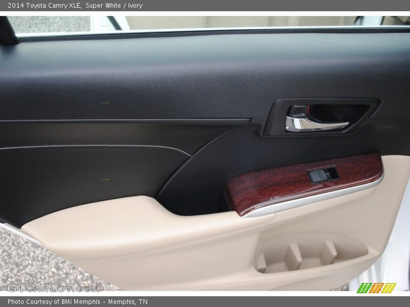 Super White / Ivory 2014 Toyota Camry XLE