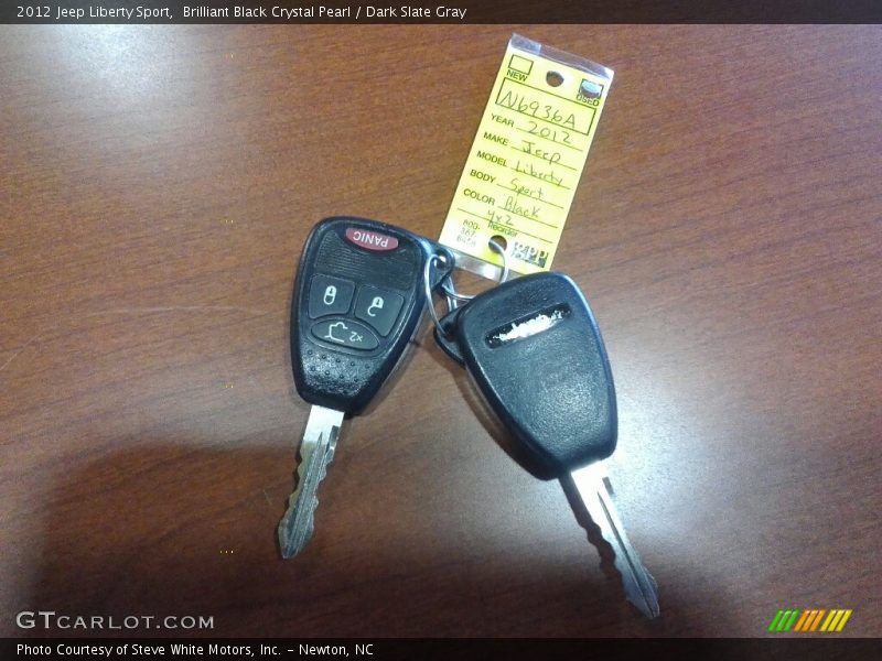 Brilliant Black Crystal Pearl / Dark Slate Gray 2012 Jeep Liberty Sport