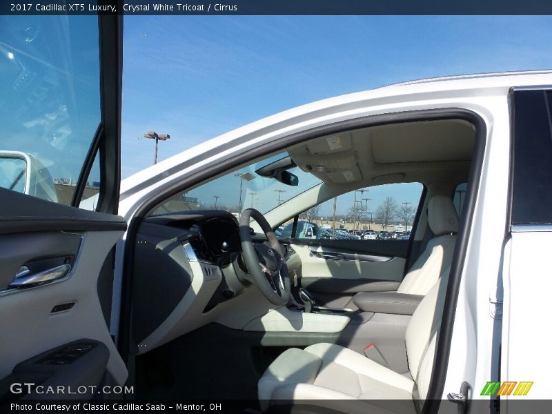 Crystal White Tricoat / Cirrus 2017 Cadillac XT5 Luxury