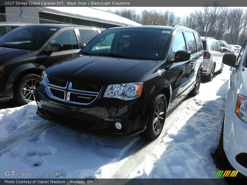 Black Onyx / Black/Light Graystone 2017 Dodge Grand Caravan SXT
